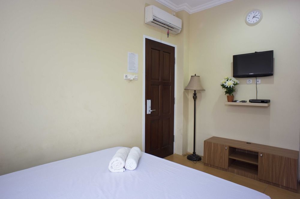 Reddoorz @ Kwitang Hotel Jakarta Exterior photo