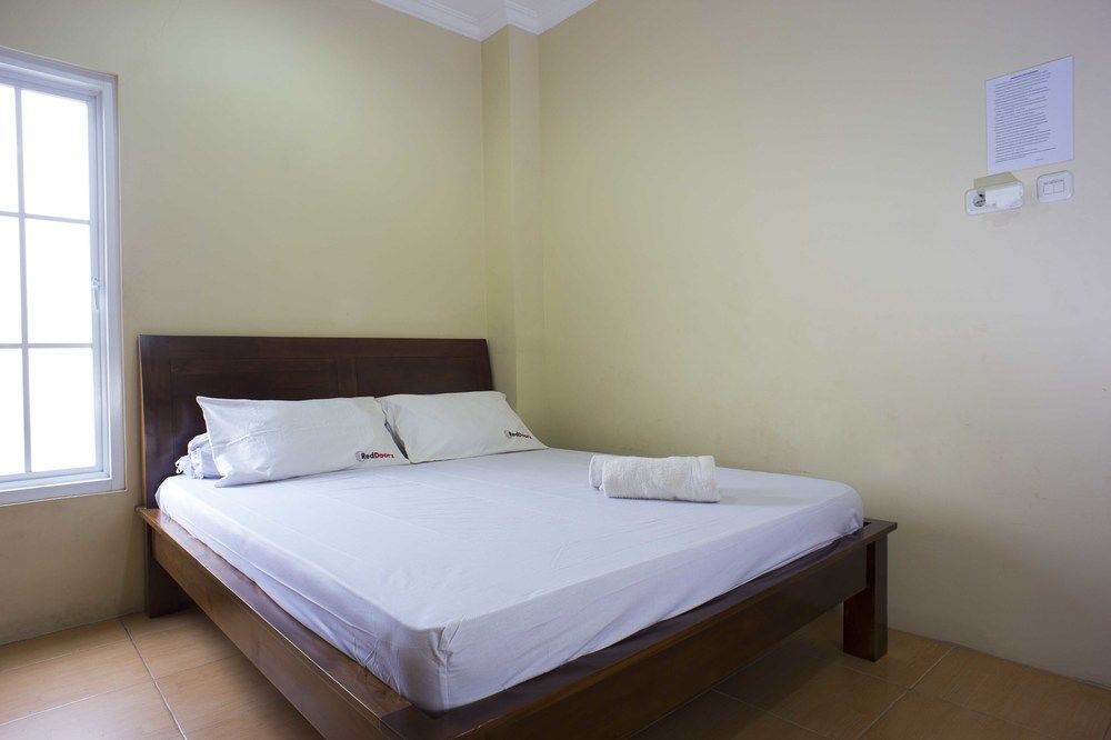 Reddoorz @ Kwitang Hotel Jakarta Exterior photo