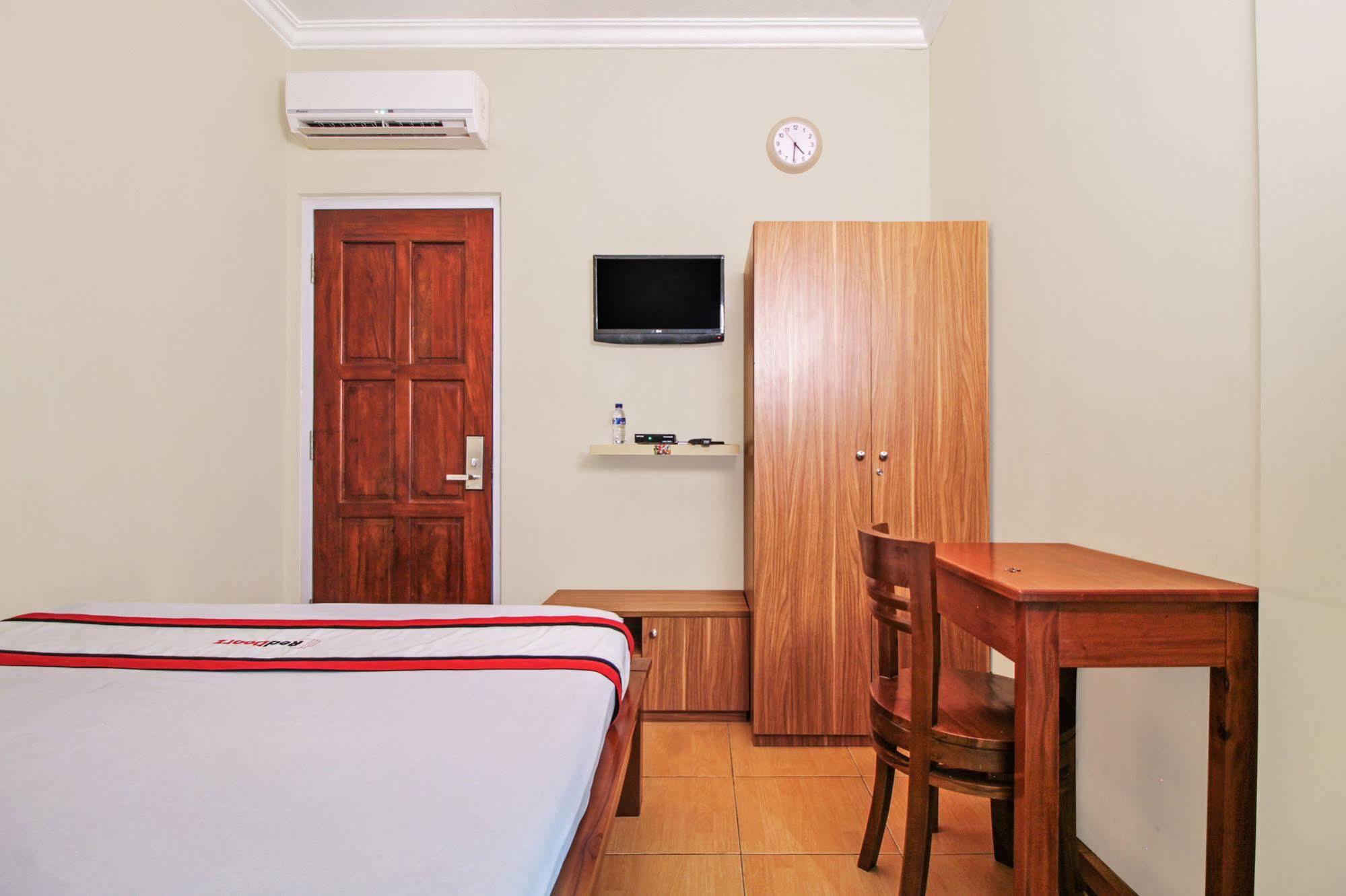 Reddoorz @ Kwitang Hotel Jakarta Exterior photo