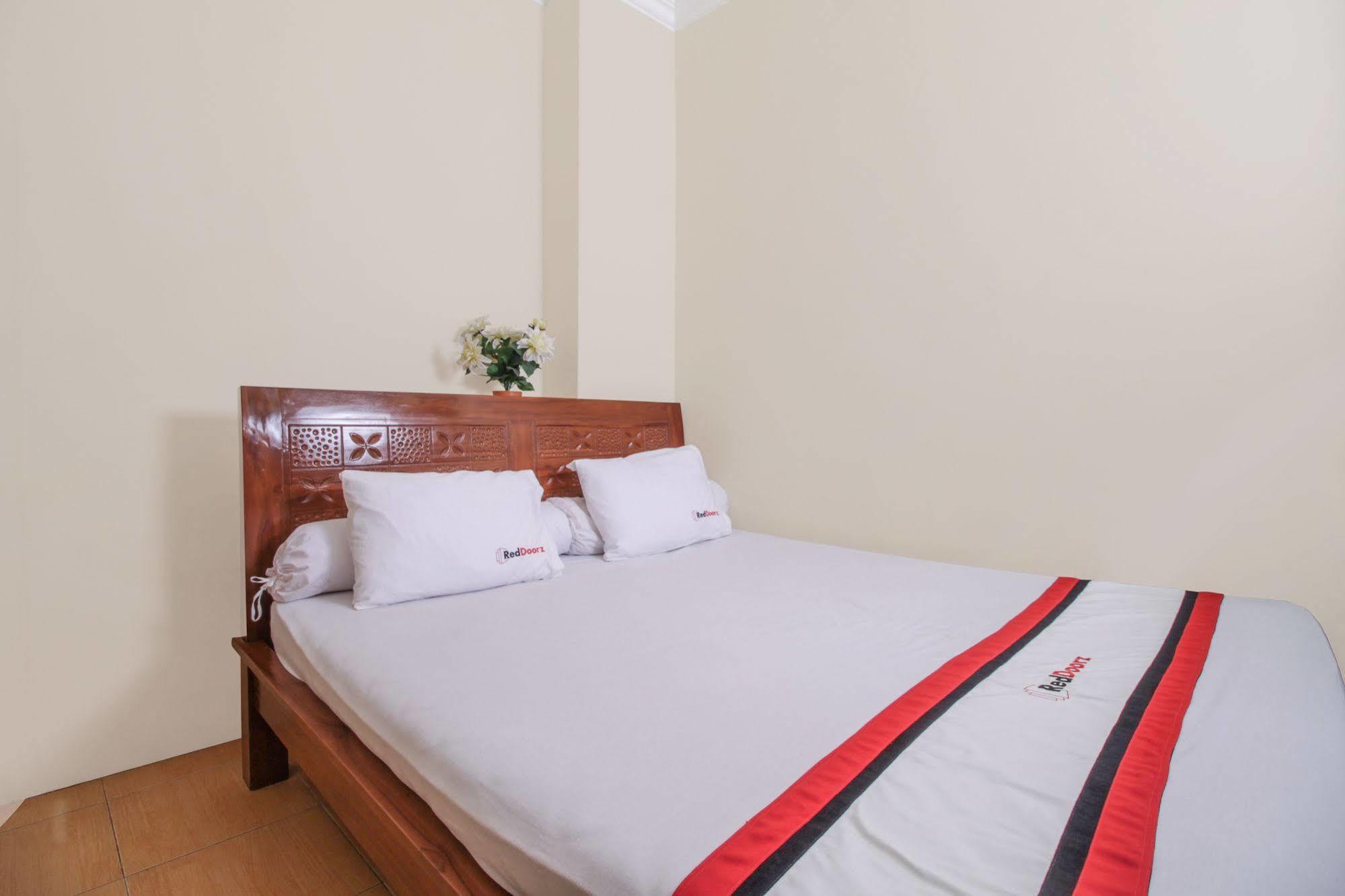 Reddoorz @ Kwitang Hotel Jakarta Exterior photo