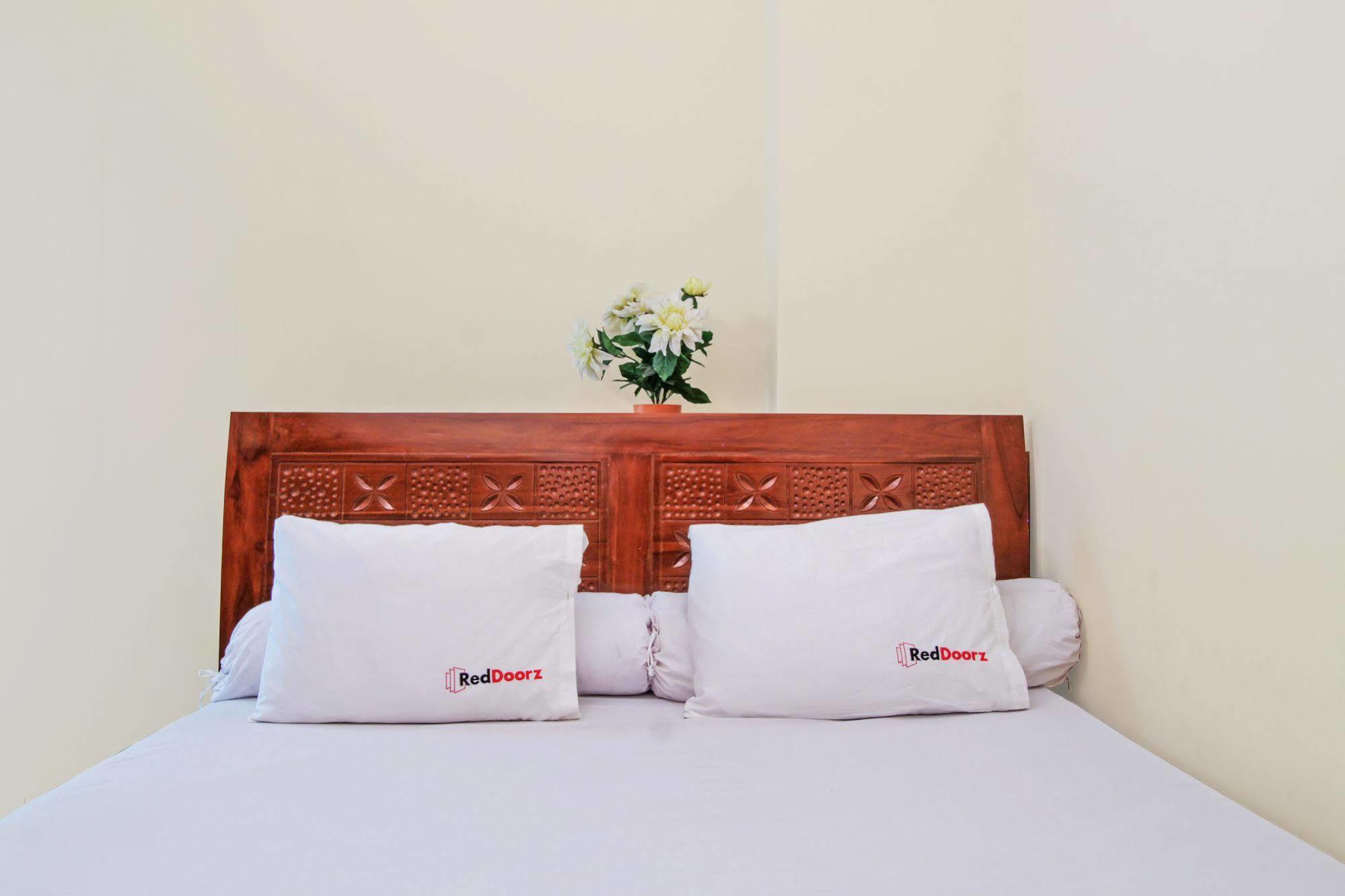Reddoorz @ Kwitang Hotel Jakarta Exterior photo