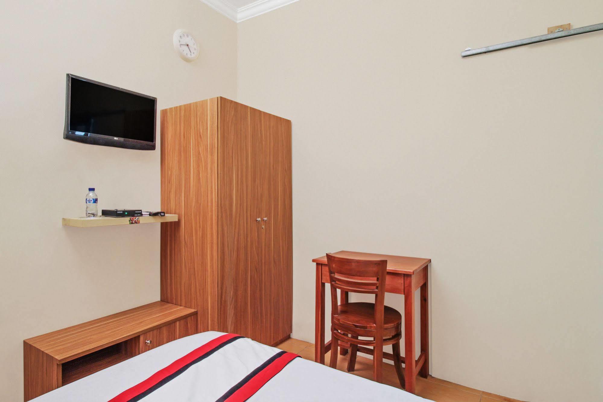 Reddoorz @ Kwitang Hotel Jakarta Exterior photo
