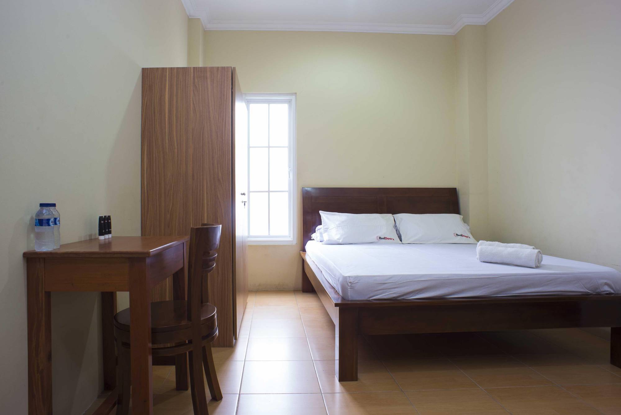 Reddoorz @ Kwitang Hotel Jakarta Exterior photo
